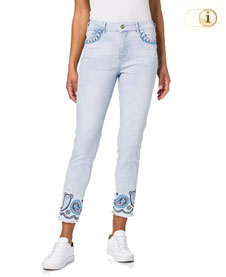 Desigual Jeans mit Paisley-Stickereien, Blumen und Bordüren mit Pailletten. Boho-Touch der Skinny Jeans mit ausgefranstem Saum. Farbe: hellblau.