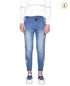 Desigual Jeans im Used-Look. Seitlich aufgestickte Blumen und Pailletten auf den Gesäßtaschen.  Farbe: blau.