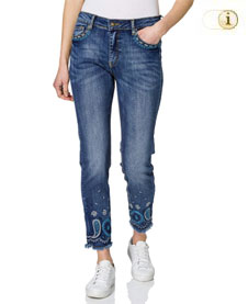 Desigual Exotic Jeans mit Paisley-Stickereien, Blumen und Bordüren mit Pailletten. Boho-Touch der Skinny Jeans mit ausgefranstem Saum. Farbe: blau.