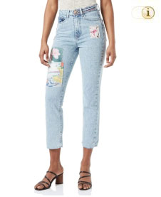 Desigual Exotic Jeans mit Patches einer asiatischen Landschaft und Blumen. Mit leicht ausgefransten Raw-cut-Säumen. Farbe: blau.