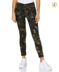 Desigual Cargohose im Skinny Fit-Stil und Camoflower-Print mit Blumen. Farbe: grün.