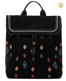 Desigual Rucksack JULY TRIBU NERANO. Quadratischer, schwarzer Rucksack mit Verschlussklappe, Reißverschluss und Boho-Stickereien samt Pailletten. Aus edlem Lederimitat. Farbe: Schwarz.