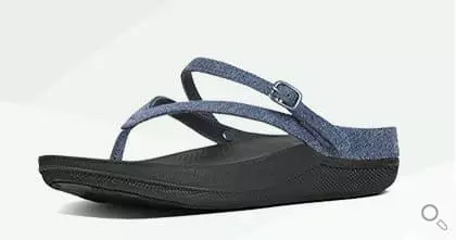 Fitflop “Flip” Sandalen mit Fersenriemen in blau.