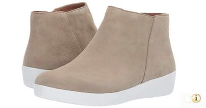 Sandfarbene Fitflop Stiefelette Sumi aus weichem Wildleder.